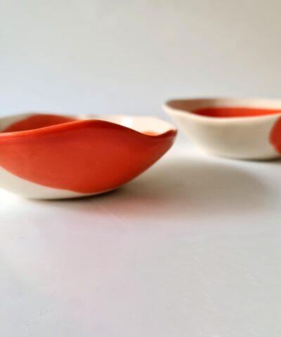 small red dipping bowls