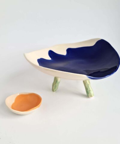 3-legged porcelain bowl in navy blue, orange dipping bowl