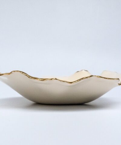 white and gold luxurious dinnerware