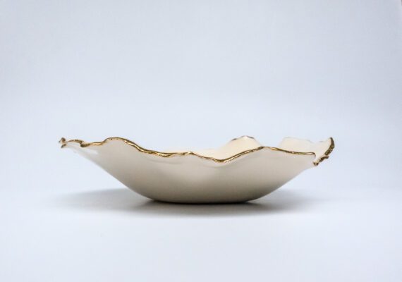 white and gold luxurious dinnerware