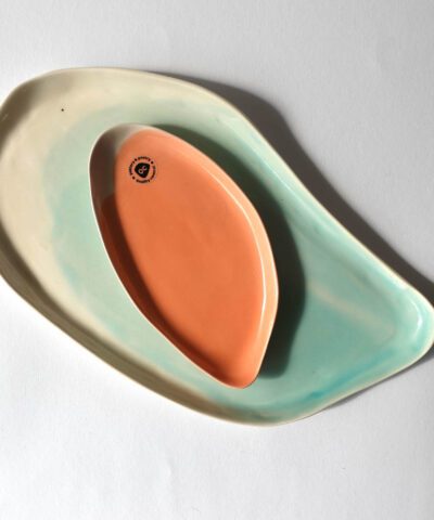 Turquoise tray with flamingo plate set