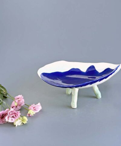 3-legged porcelain bowl in navy blue, soy candles in porcelain cups